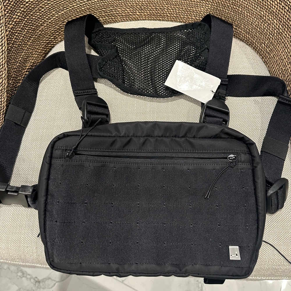 NWT 1017 ALYX 9SM Black Classic Chest Rig Pouch